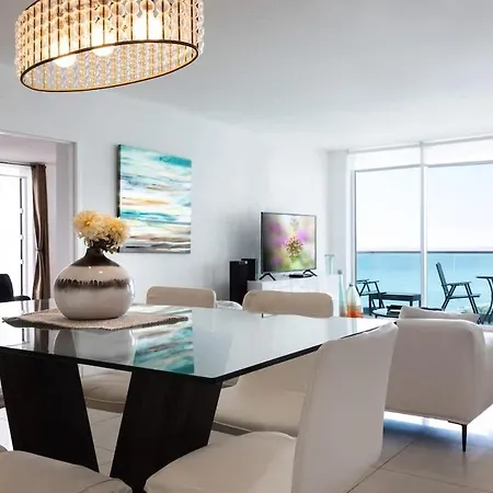 Beachfront 2 Bedroom Apartment Full Kitchen- Sian